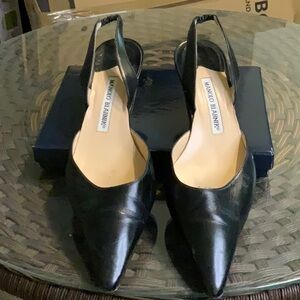 MANOLO BLAHNIK BLACK LEATHER SLINGBACK HEELS 39.5